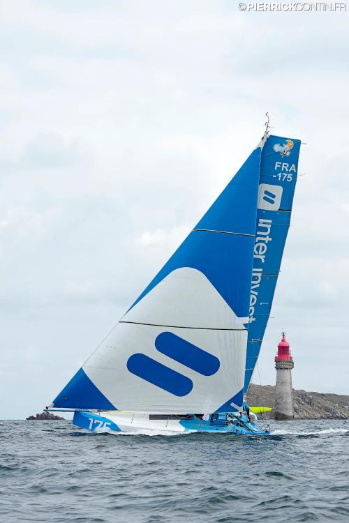 Le Class40 navigant à Saint-Malo